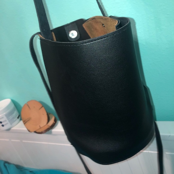 S O L D .Bucket crossbody❗️♥️❤️ - Picture 3 of 6